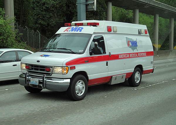 救護(hù)車生產(chǎn)廠家簡析車內(nèi)的醫(yī)療配置有哪些？