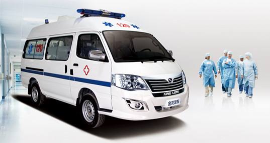 命懸一線牽動人心，救護車臨危不亂治病救人_